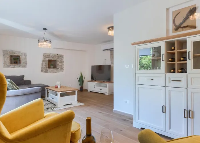 Andrea By Guide Kurjavici