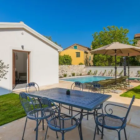 Andrea By Guide Kurjavici