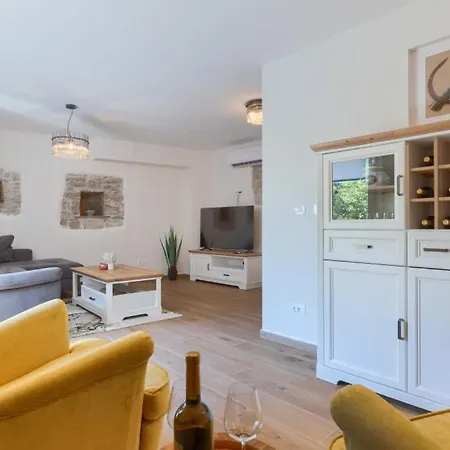 Villa Andrea By Guide *