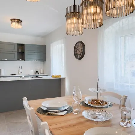 Andrea By Guide Kurjavici